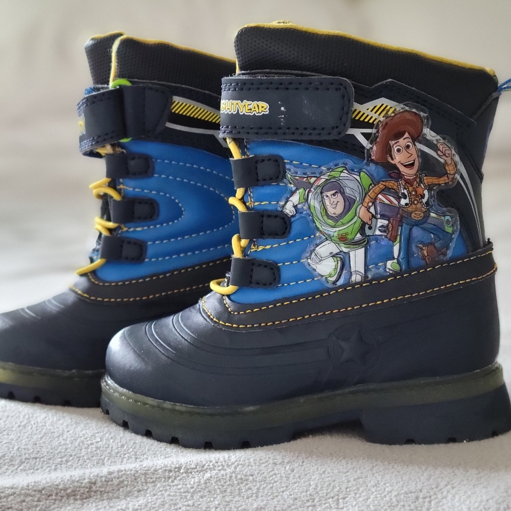 Baby boys toy story snow boots size 6